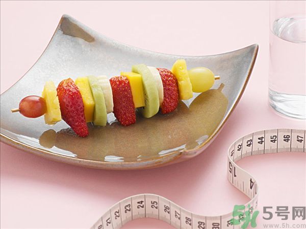 菠蘿和什么榨汁好喝？菠蘿榨汁加什么好喝？