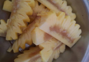 菠蘿里面發(fā)黑能吃嗎？切開菠蘿里面是黑色的怎么回事？