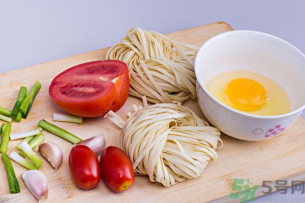 胃不好晚上吃面條好嗎？晚上吃面條容易消化嗎？
