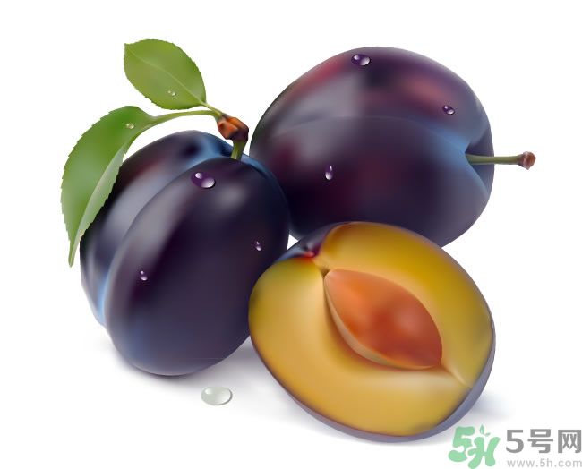 1.保養(yǎng)皮膚：水果中含豐富的抗氧化物質(zhì)維生素E和微量元素，可以滋養(yǎng)皮膚，其美容效果可不是一般的化妝品可比的。