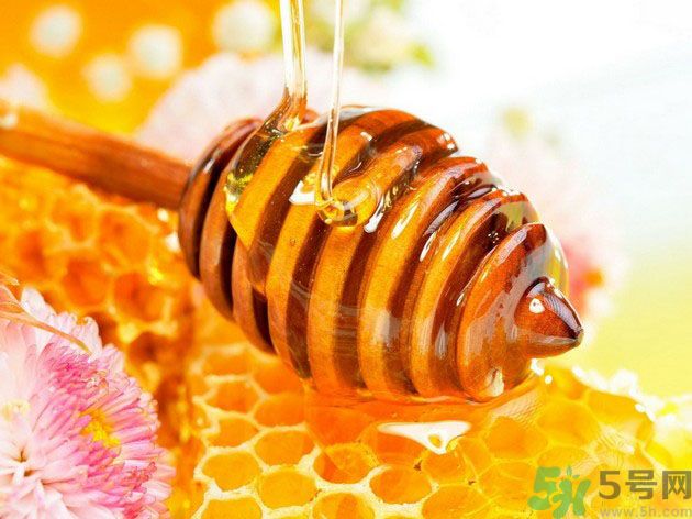 寶寶能吃蜂蜜嗎？怎么給寶寶吃蜂蜜才好？