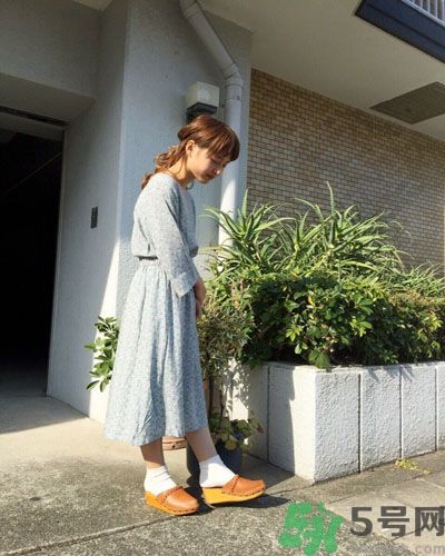 春天怎么穿出清新風？日本女生的薩博涼鞋穿搭方法