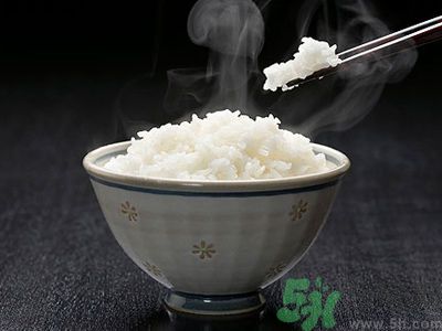 蒸飯?jiān)趺醋龊贸?？蒸飯要什么步驟?