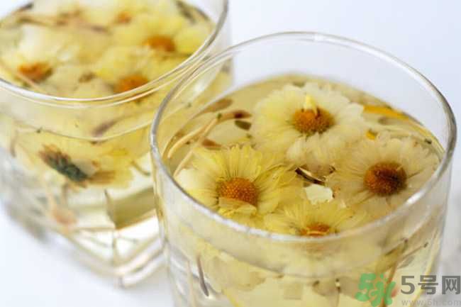 春天喝菊花茶好嗎？女性春天喝什么茶最好？