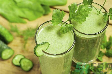 長(zhǎng)痘痘肌膚干燥怎么辦？肌膚干燥吃什么食物好？