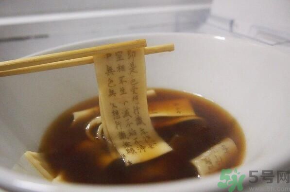 可食用的經(jīng)書烏龍面怎么做？可食用的經(jīng)書烏龍面是什么面？