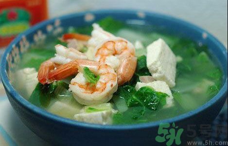 菠菜可以喝豆腐一起吃嗎？菠菜可以喝蝦一起吃嗎？