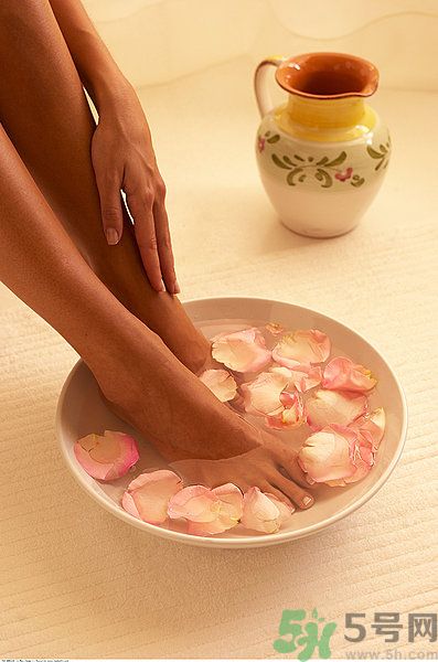 吃晚飯后多久可以泡腳？晚飯后泡腳好嗎？