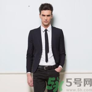 做仰臥起作可以練腹肌嗎？怎樣快速練出腹?。? width=