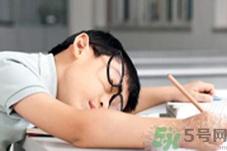 睡覺流口水是什么原因？睡覺流口水怎么辦？
