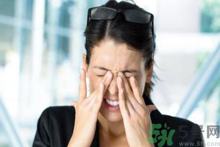眼睛干澀怎么辦？眼睛干澀吃什么好？