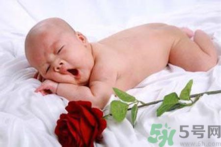 寶寶趴著睡覺好嗎？寶寶趴著睡覺是怎么回事？