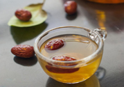 紅棗不能和什么一起吃？紅棗泡水喝會上火嗎？