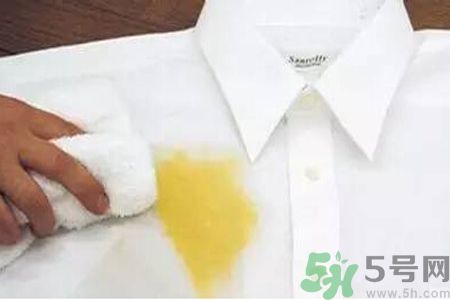 草莓汁弄到衣服上了怎么洗？怎么洗掉草莓汁？