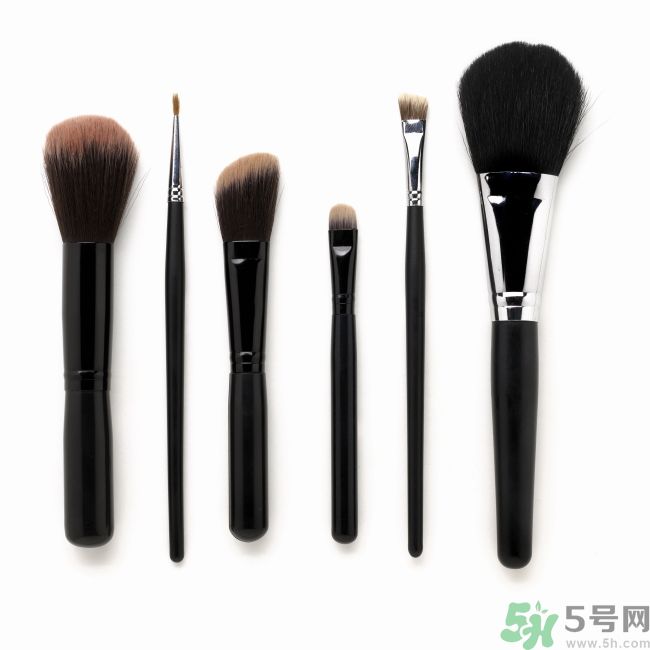怎樣化妝不傷皮膚？化妝對皮膚有傷害嗎？