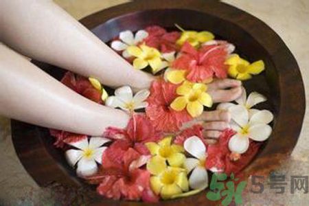 泡腳有什么好處？泡腳有什么禁忌？