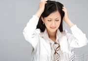 年輕人長白頭發(fā)怎么辦？年輕人長白頭發(fā)是什么原因？