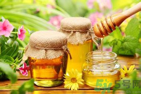 胃潰瘍可以喝蜂蜜嗎？服用蜂蜜要注意什么？