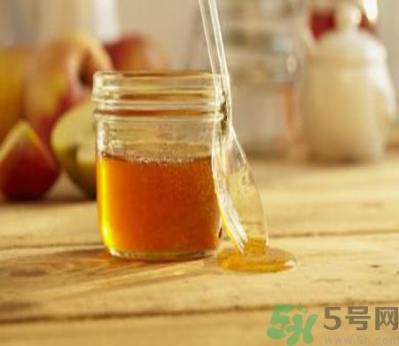 胃潰瘍可以喝蜂蜜嗎？服用蜂蜜要注意什么？