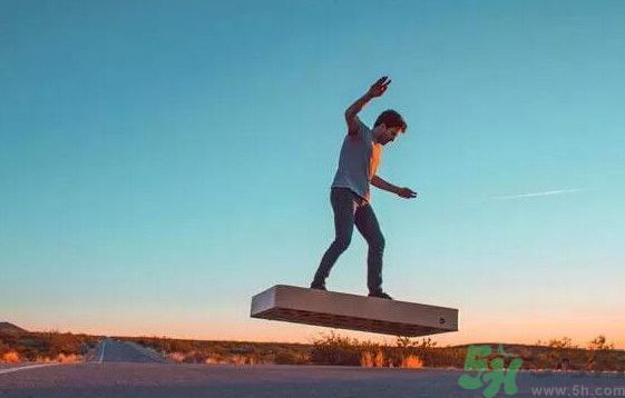 Hoverboard懸浮滑板國內(nèi)多少錢？懸浮滑板在哪可以買？