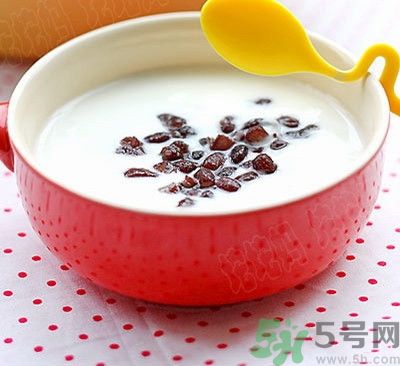 牛奶和酸奶哪個(gè)更加健康？牛奶和酸奶哪個(gè)更好？