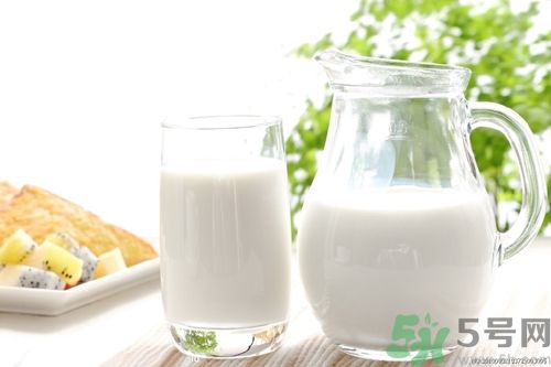牛奶和酸奶哪個(gè)更加健康？牛奶和酸奶哪個(gè)更好？