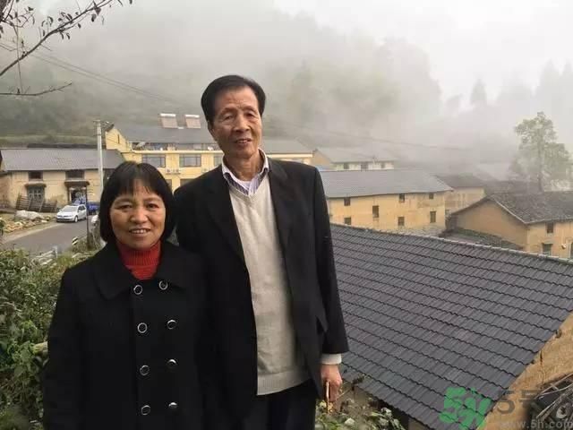 浙江富翁棄億萬資產(chǎn)與農(nóng)婦結(jié)婚  怎樣追求真愛才好？