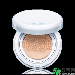 蘭芝氣墊bb13號跟21號哪個更白？蘭芝氣墊bb色差大嗎？