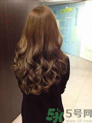 自己怎么吹卷發(fā)？吹卷發(fā)的小竅門？