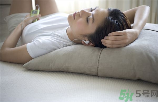 女性吃什么預(yù)防泌尿道感染？泌尿道感染不能吃什么？