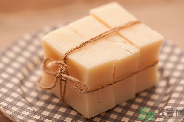 肥皂和沐浴露哪個好？肥皂和沐浴露的區(qū)別？