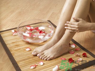 用醋泡腳能治腳臭嗎？泡腳放醋能除腳臭嗎？