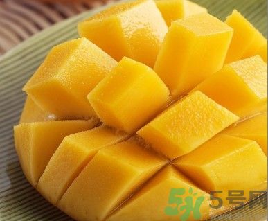 芒果皮發(fā)黑還可以吃嗎？芒果長黑斑吃了會怎么樣？