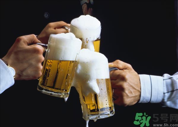 喝酒怎樣才能不傷身？飲酒要注意些什么？