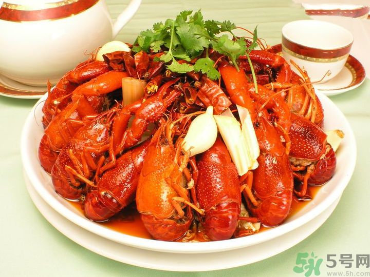 吃海鮮能喝啤酒嗎？吃海鮮為什么不能喝啤酒？
