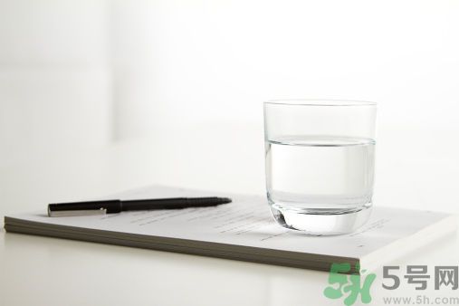 白開水隔幾天還能喝嗎？喝白開水要注意什么？