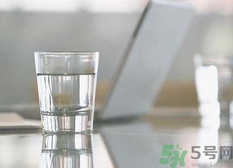 白開水隔幾天還能喝嗎？喝白開水要注意什么？