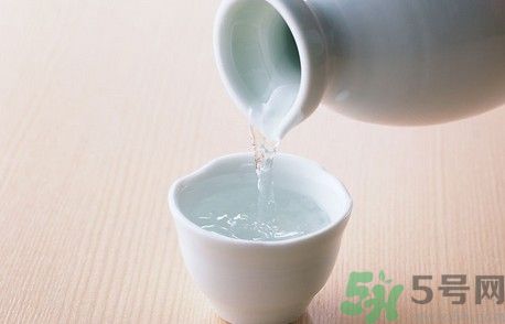 白酒能代替料酒做菜嗎？白酒可以用來做菜嗎？