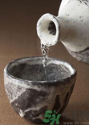 白酒能代替料酒做菜嗎？白酒可以用來做菜嗎？