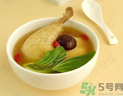 燉雞湯怎么去腥？燉雞湯很腥要怎做才好？