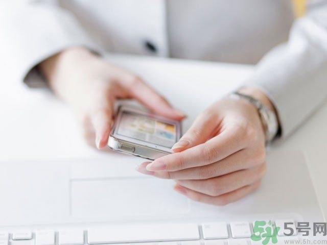 低頭族會(huì)造成哪些肌膚問題？低頭族要注意什么？