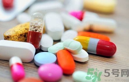 吃了感冒藥還可以喝咖啡嗎？感冒片和咖啡一起吃有什么影響？