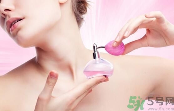 香水會(huì)導(dǎo)致不孕嗎？使用香水要注意什么？