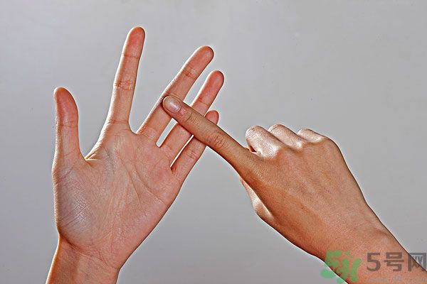 左撇子真的更聰明嗎？左撇子的優(yōu)勢與劣勢