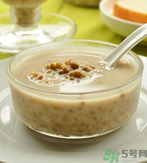 孩子發(fā)燒能吃冰淇淋嗎？感冒發(fā)燒可以吃雪糕嗎？