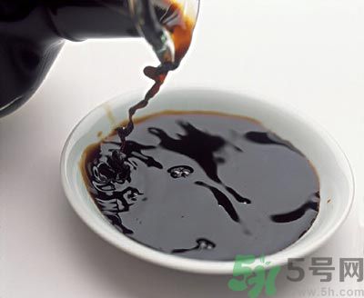 炒菜用白醋還是米醋好？白醋可以用來炒菜嗎？