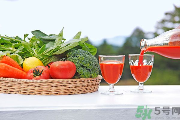 蔬菜汁可以使皮膚變白嗎？蔬菜汁加熱能當(dāng)護(hù)膚水用嗎？