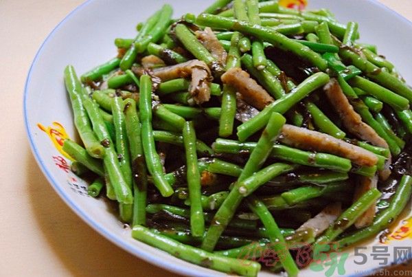 豆角沒熟可以吃嗎？吃沒熟的豆角會(huì)中毒嗎？