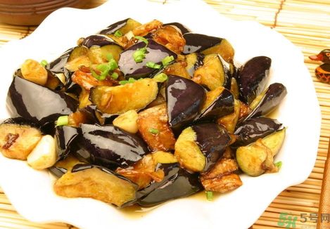 如何炒茄子不變色呢？怎么炒茄子才能不變色？