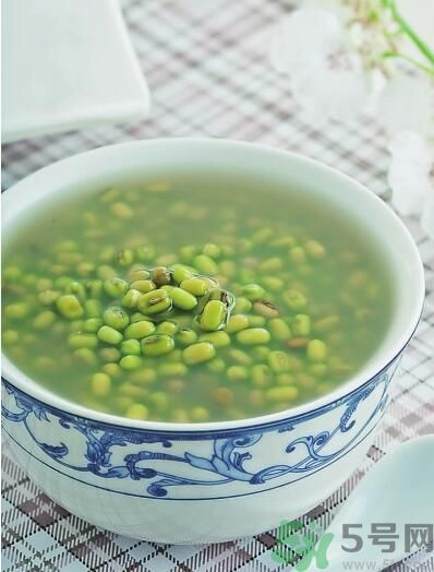 菊花晶能喝綠豆湯一起喝嗎？菊花晶和綠豆湯可以一起喝嗎？